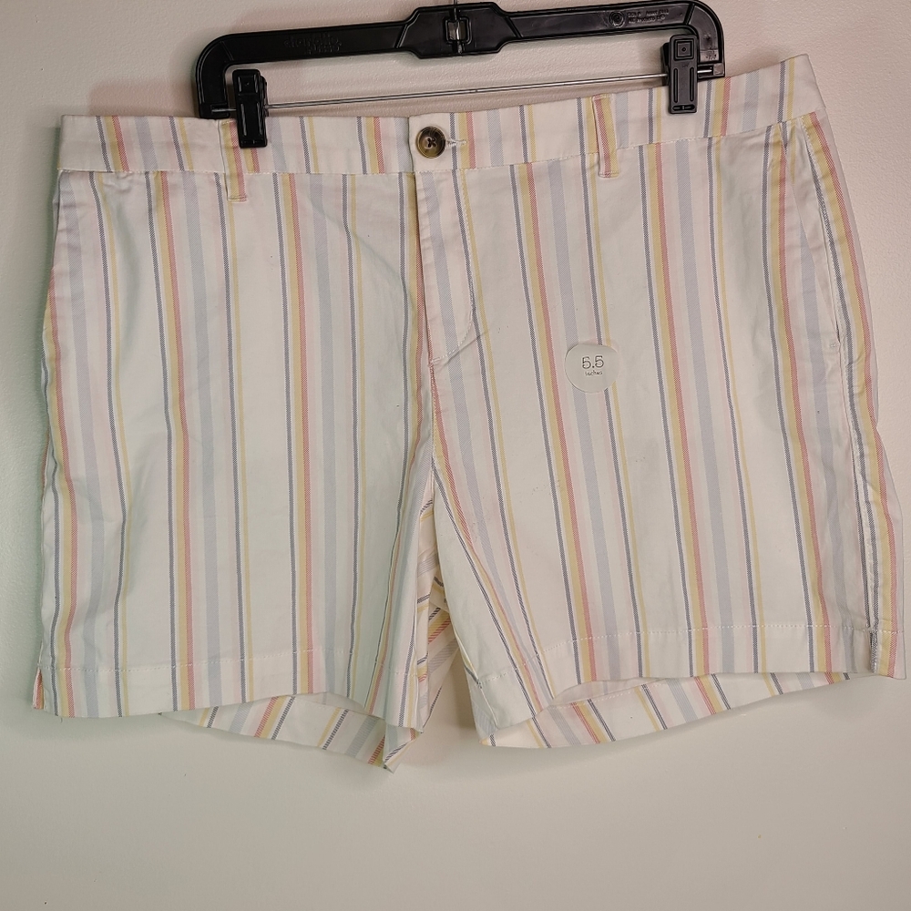 25-3 Striped Style & Co Shorts in Cream and Pastel NWT Size 18